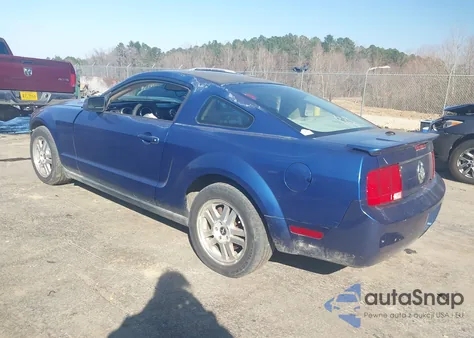 2007 Ford Mustang V6 Deluxe/V6 Premium z USA, uszkodzony, nr VIN 1ZVFT80N675367149